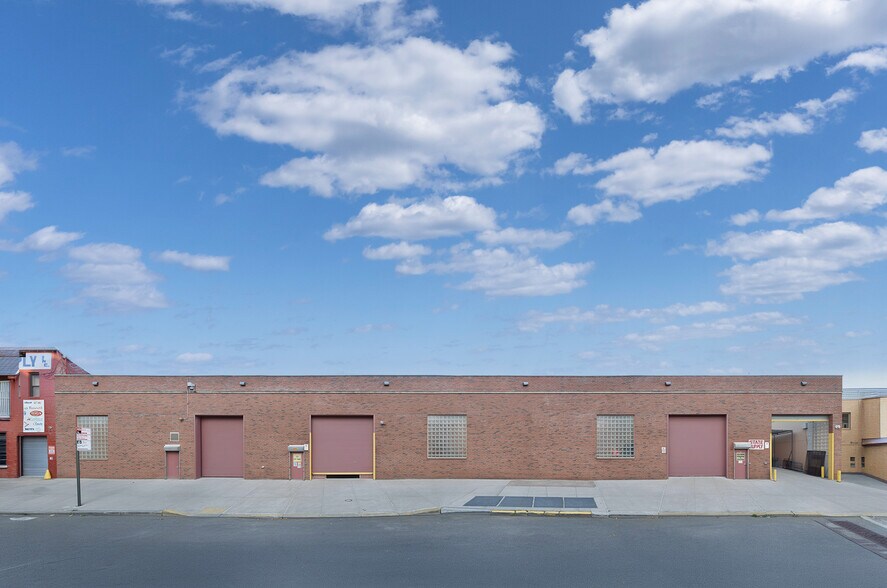 Primary Photo Of 495 Walton Ave, Bronx Warehouse For Lease