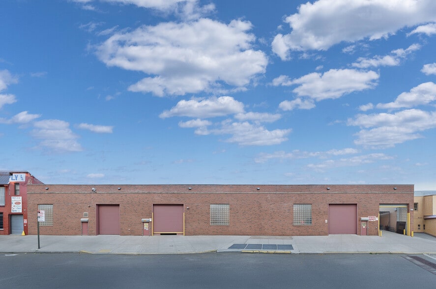 More Photos Of 495 Walton Ave, Bronx Warehouse For Lease