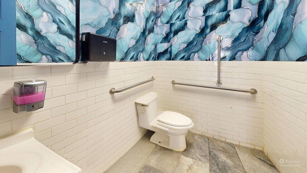 More Photos Of 170 W Englewood Ave, Teaneck General Retail For Sale