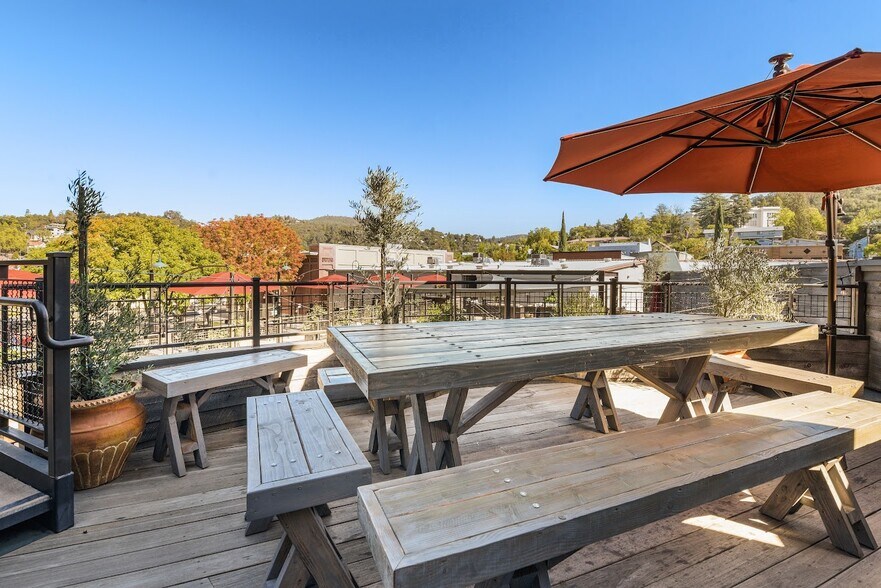 More Photos Of 208 S Green St, Sonora Restaurant For Sale