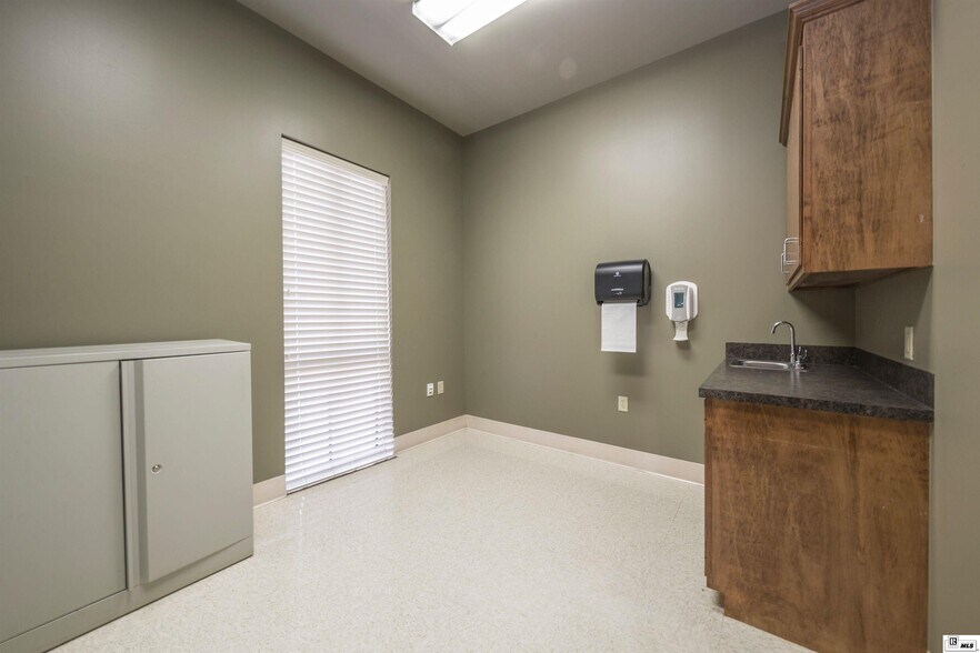 More Photos Of 3995 Sterlington Rd, Monroe Medical For Sale