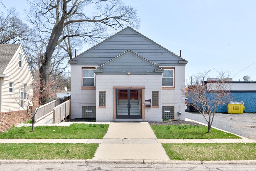 More Photos Of 2520 Rochester Rd, Royal Oak Office For Lease