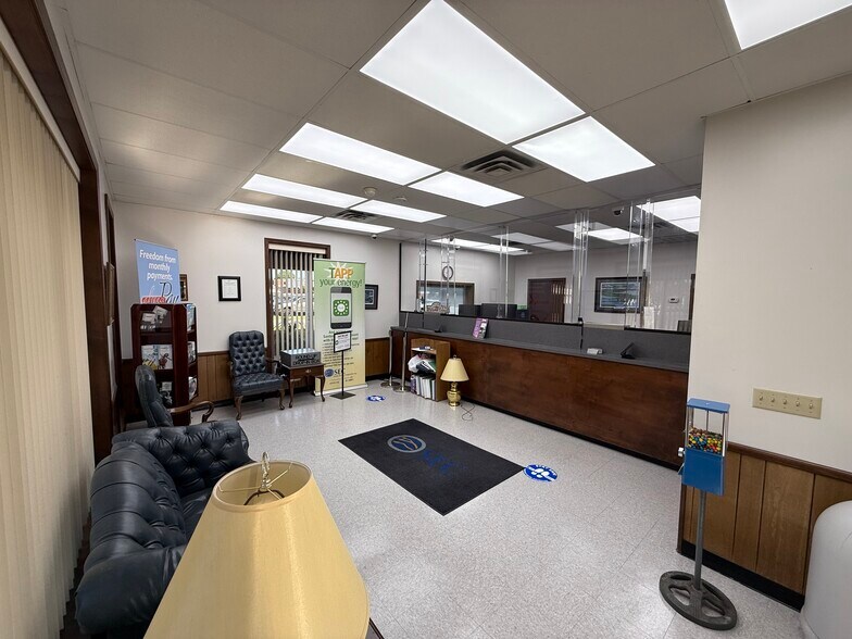 More Photos Of 202 Broad st, Hemingway Office For Sale