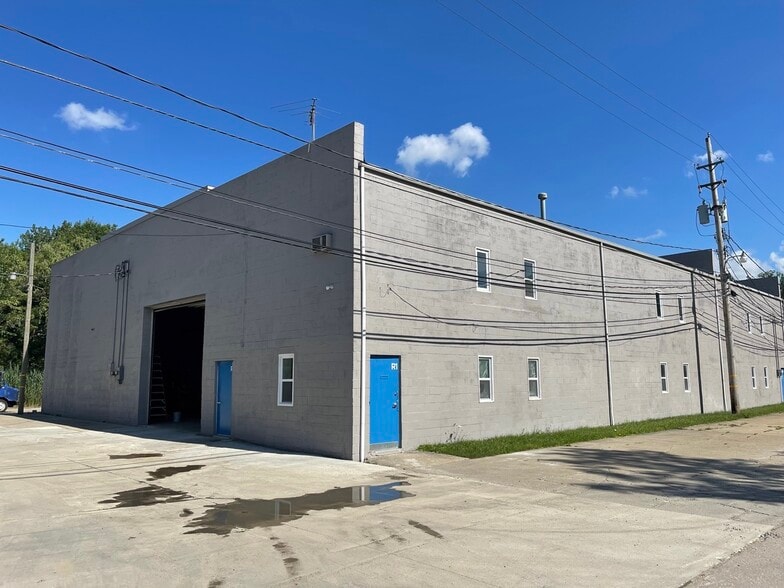 More Photos Of 711 W Bagley Rd, Berea Unknown For Lease