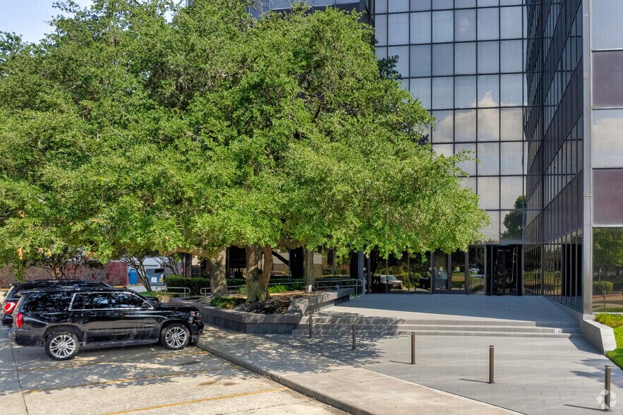 More Photos Of 363 N Sam Houston Pky E, Houston Office For Lease
