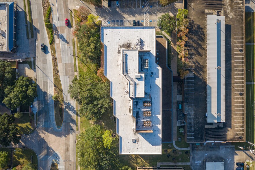 More Photos Of 2500 Wilcrest Dr, Houston Office For Lease