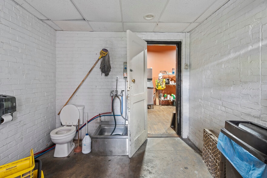 More Photos Of 500 Bridge St, Weissport Restaurant For Sale