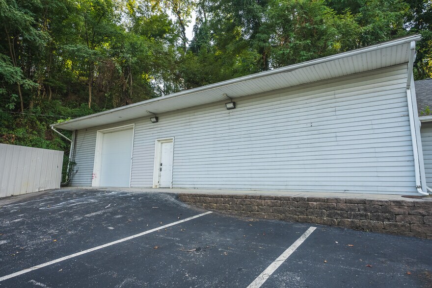 More Photos Of 690 N Franklin St, Christiansburg Office For Sale
