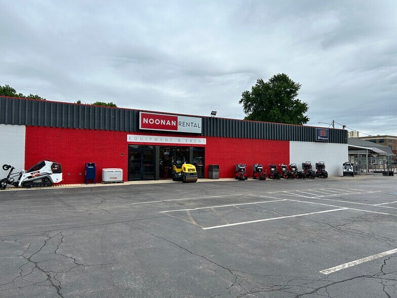 More Photos Of 1200 8th st, Springfield Light Distribution For Lease