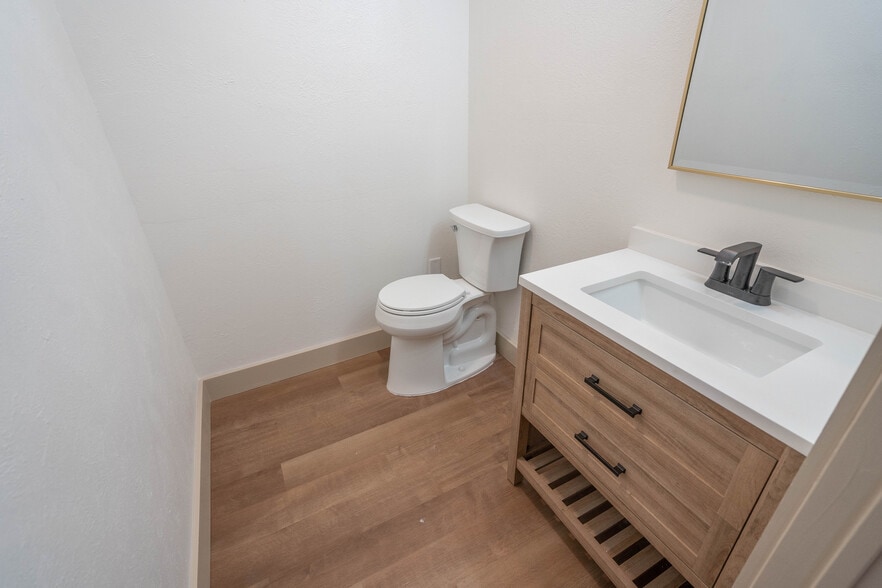 More Photos Of 1107 W Illinois Ave, Midland Office For Lease