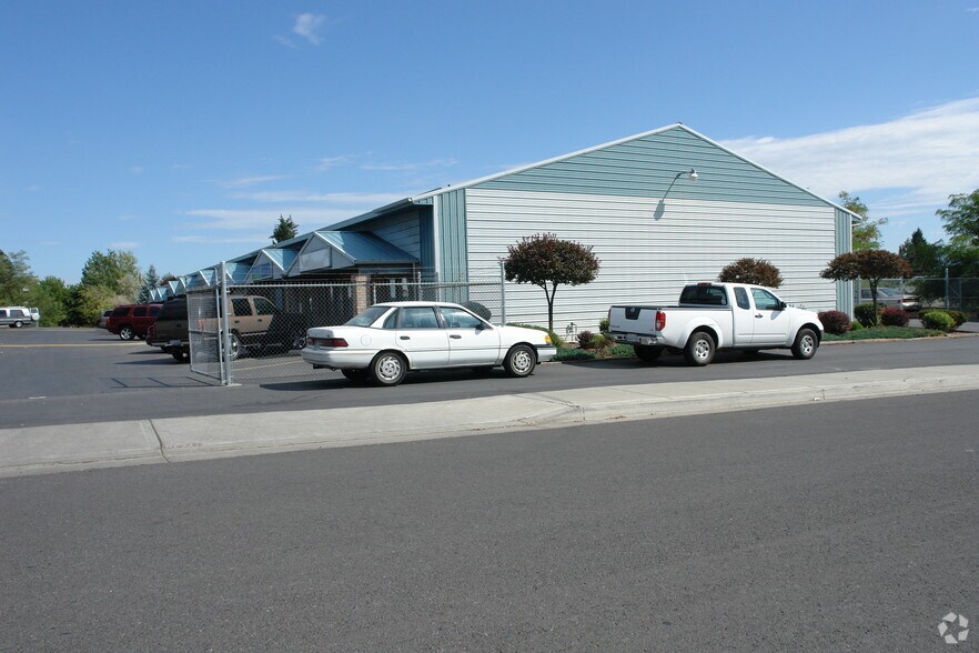 More Photos Of 2324 E Euclid Ave, Spokane Light Distribution For Lease