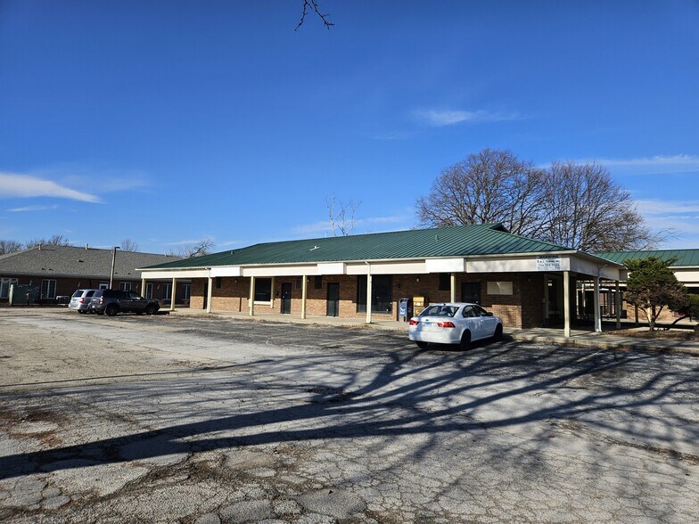 More Photos Of 5544 W 147th St, Oak Forest Unknown For Lease