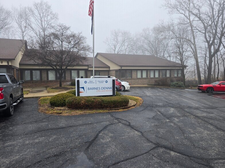 More Photos Of 5342 W Vermont St, Indianapolis Office For Sale