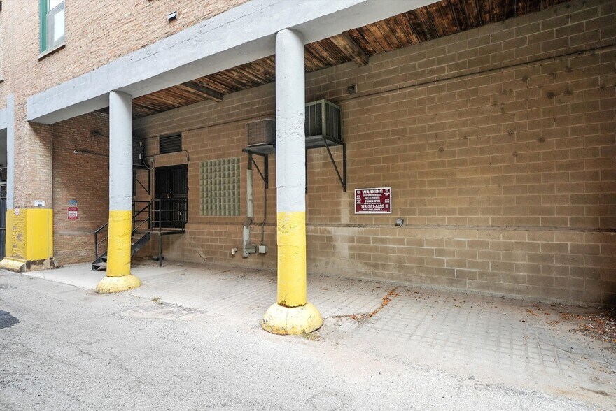 More Photos Of 1327 W Washington Blvd, Chicago Loft Creative Space For Lease