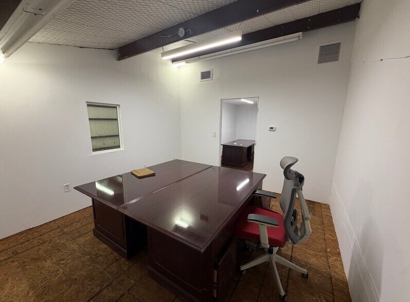 More Photos Of 130 Ralph Ablanedo Dr, Austin Unknown For Lease