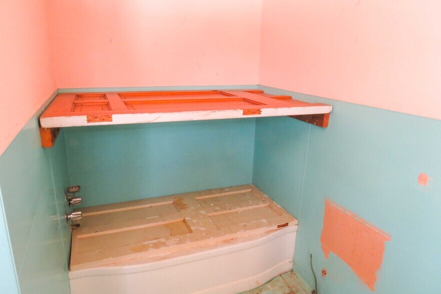 More Photos Of 1245 S Fabrique Dr, Wichita Flex For Sale