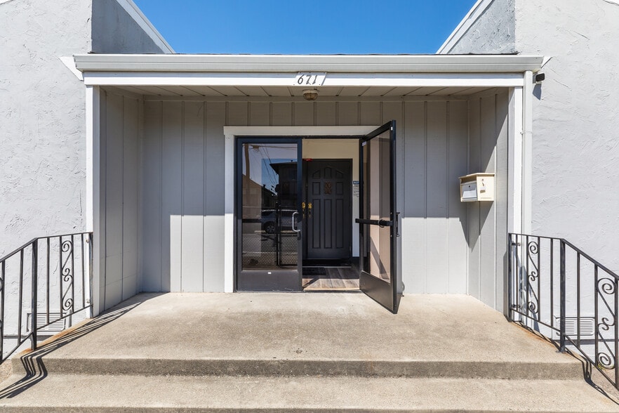 More Photos Of 671 9th St, Richmond Specialty For Sale