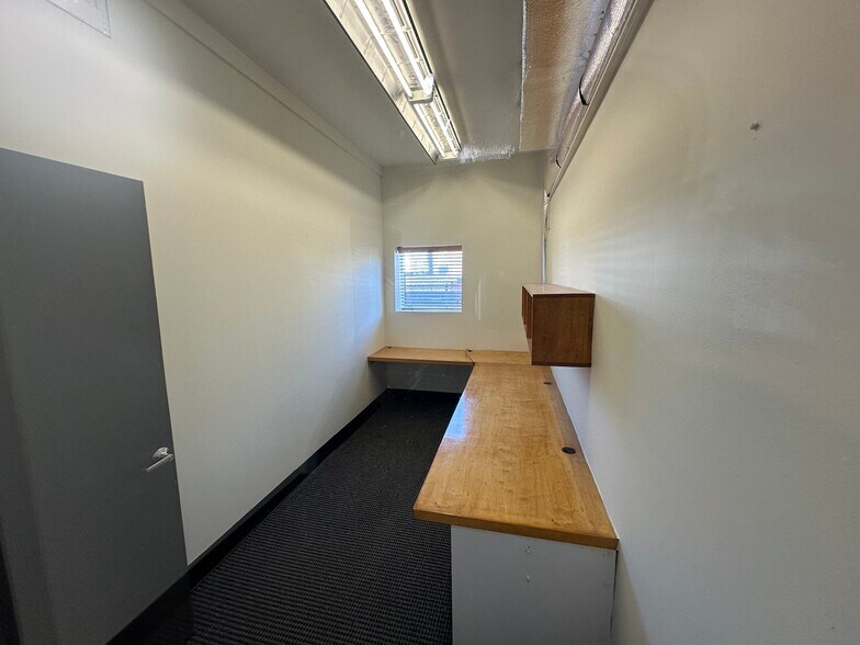 More Photos Of 5712 Val Verde St, Houston Loft Creative Space For Sale