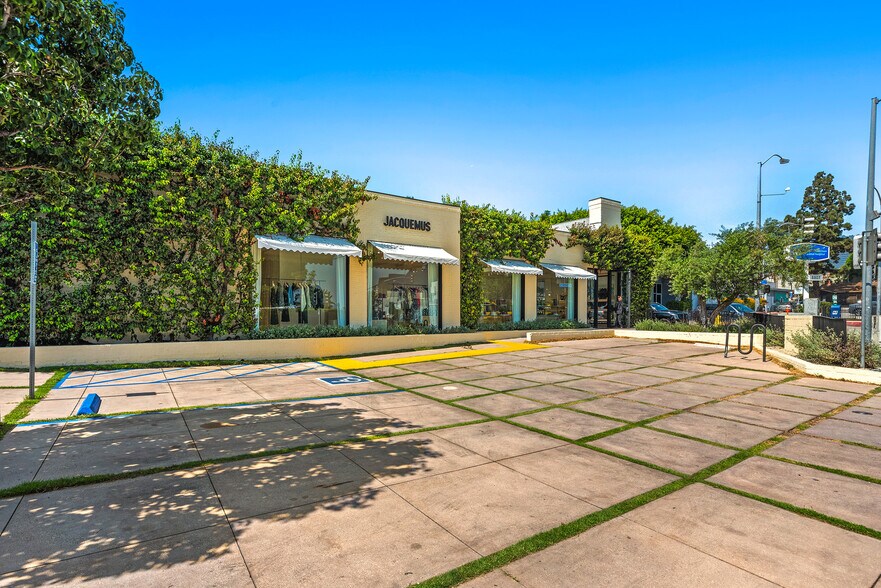 More Photos Of 8804 Melrose Ave, West Hollywood Storefront For Sale