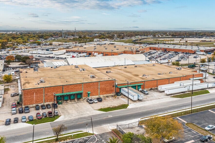 More Photos Of 1734 Centennial Blvd, San Antonio Warehouse For Sale