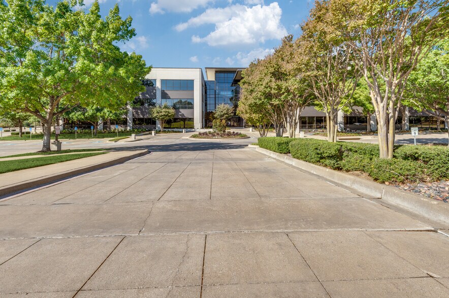 More Photos Of 6655 N Macarthur Blvd, Irving Office For Lease