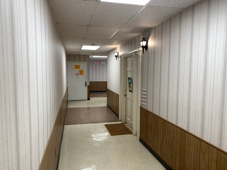 More Photos Of 38 Glen Ave, Berlin Office For Lease