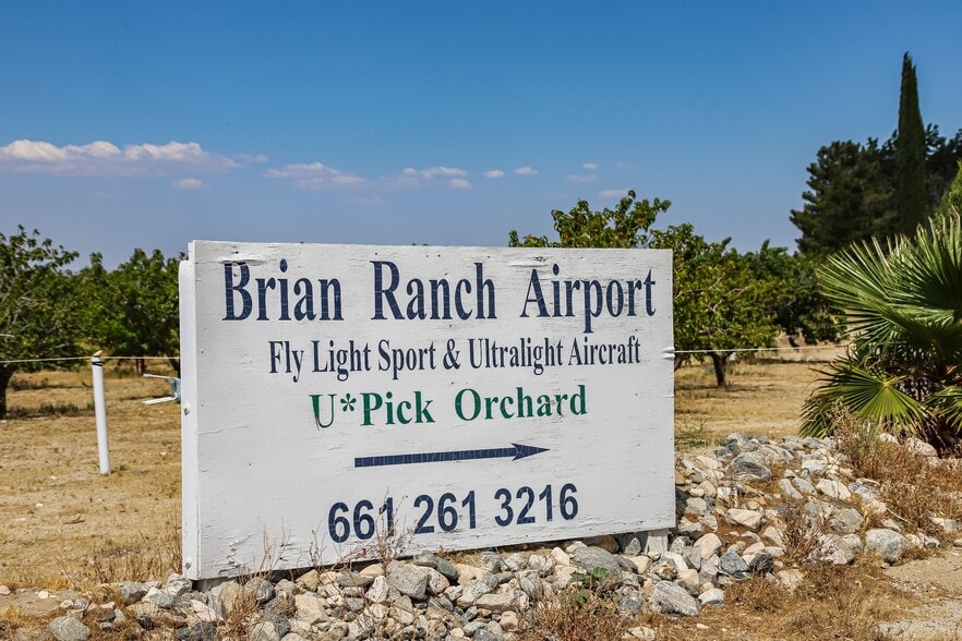 More Photos Of 34810 largo vista rd, Llano Airport For Sale
