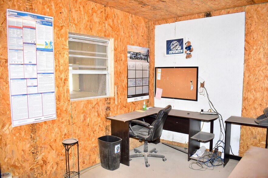 More Photos Of 1009 2nd st, Brady Industrial For Sale