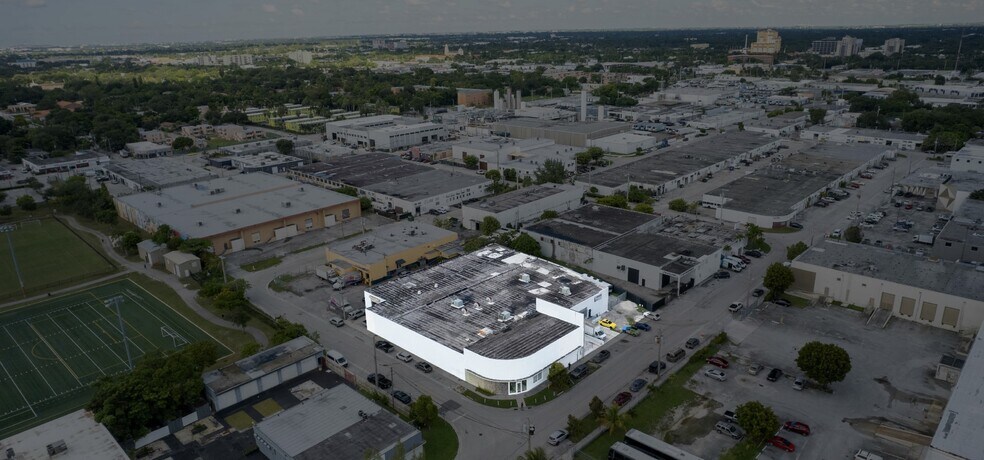 More Photos Of 6454 NE 4th Ave, Miami Light Manufacturing For Lease