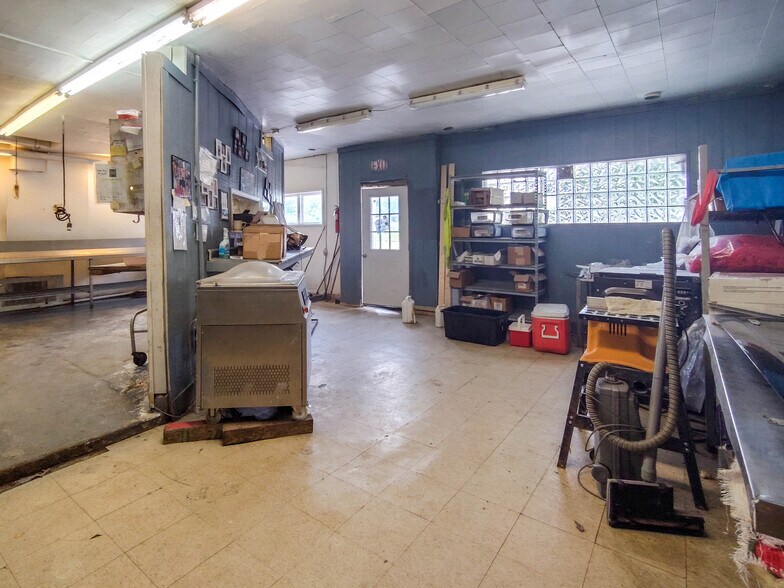 More Photos Of 445 W Maple St, Slater General Retail For Sale