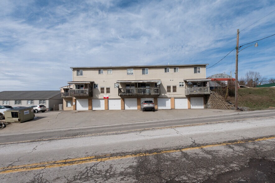 More Photos Of 18 Powers Ct, Westover Apartments For Sale