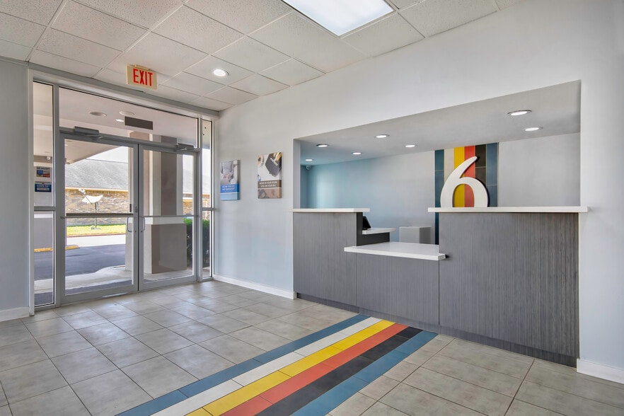 More Photos Of 26010 Southwest Fwy, Rosenberg Hotel For Sale
