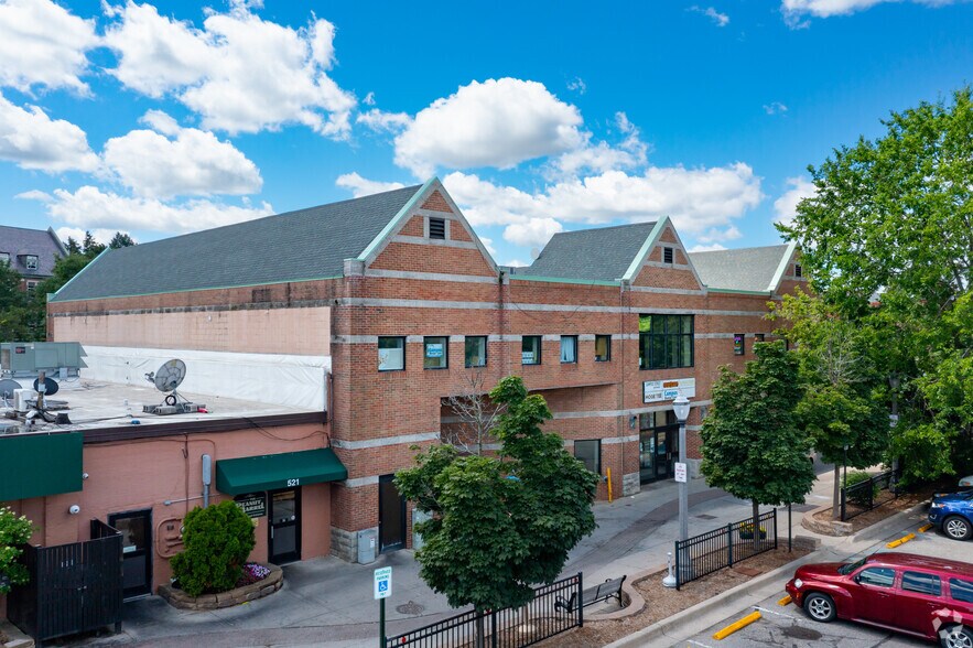 More Photos Of 515 E Grand River Ave, East Lansing Storefront For Lease