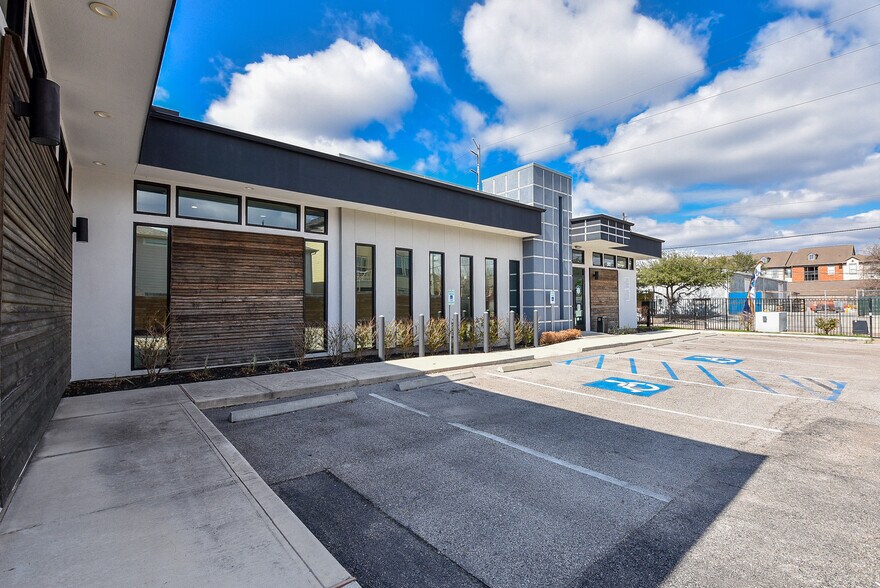 More Photos Of 8703 Meadowcroft Dr, Houston Medical For Lease