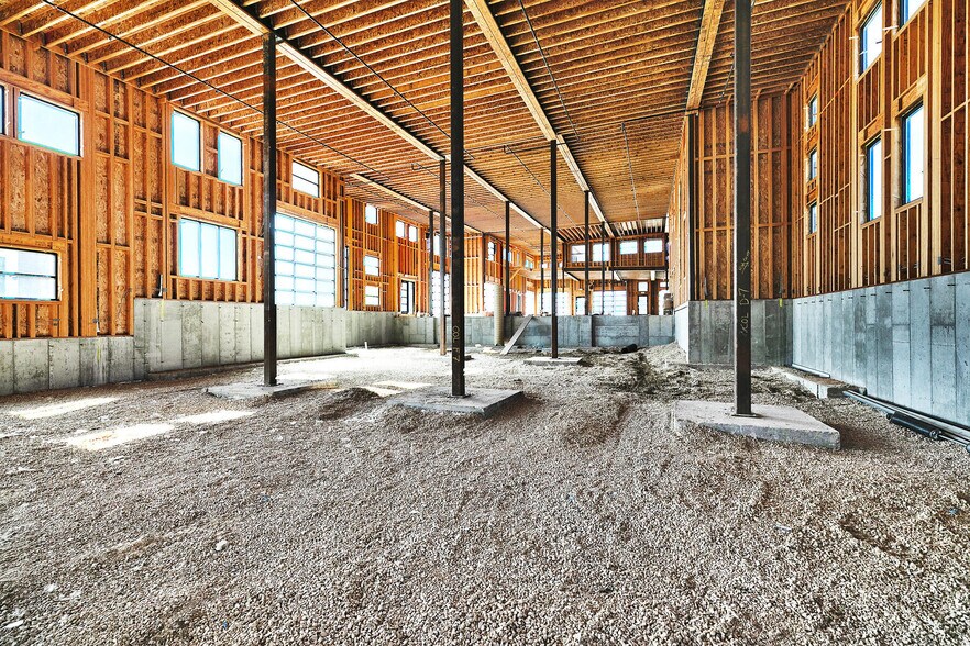 More Photos Of 4554 Forestdale Dr, Park City Light Manufacturing For Sale