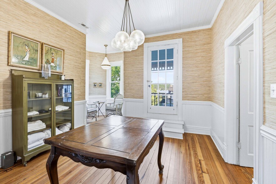 More Photos Of 320 Blount Ave, Guntersville Specialty For Sale