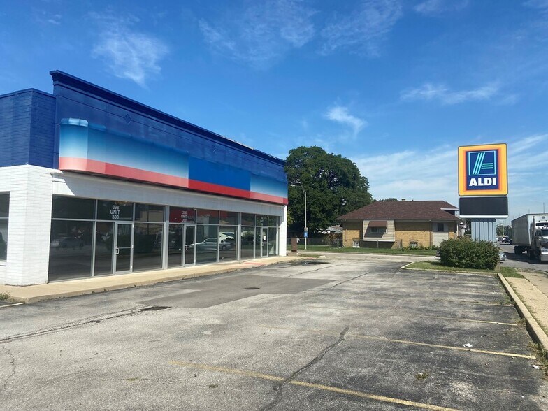 More Photos Of 398 Mannheim Rd, Bellwood Freestanding For Sale