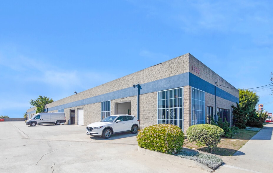 More Photos Of 1320 W El Segundo Blvd, Gardena Warehouse For Lease