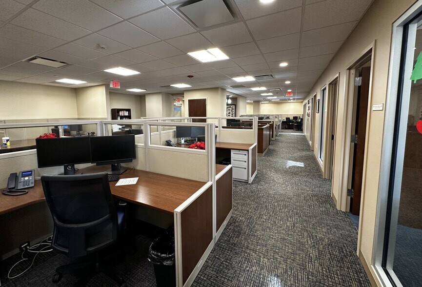 More Photos Of 377 Oak St, Garden City Office For Sale