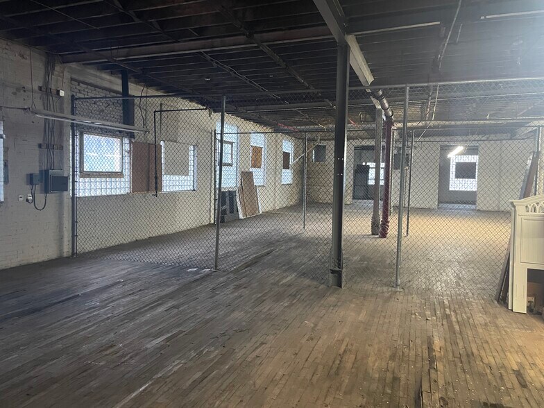 More Photos Of 1900 Lowe St, Pittsburgh Warehouse For Sale