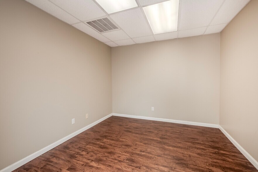 More Photos Of 4163 Crescent Dr, Saint Louis Medical For Sale