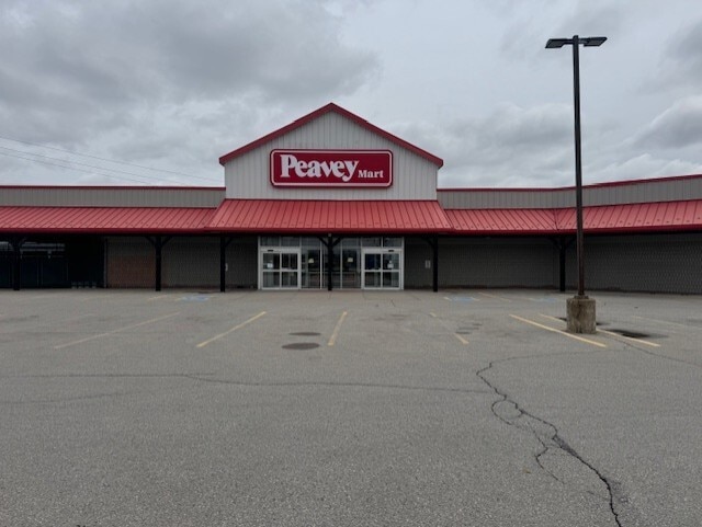 Primary Photo Of 1780 Wharncliffe Rd S, London Freestanding For Sale