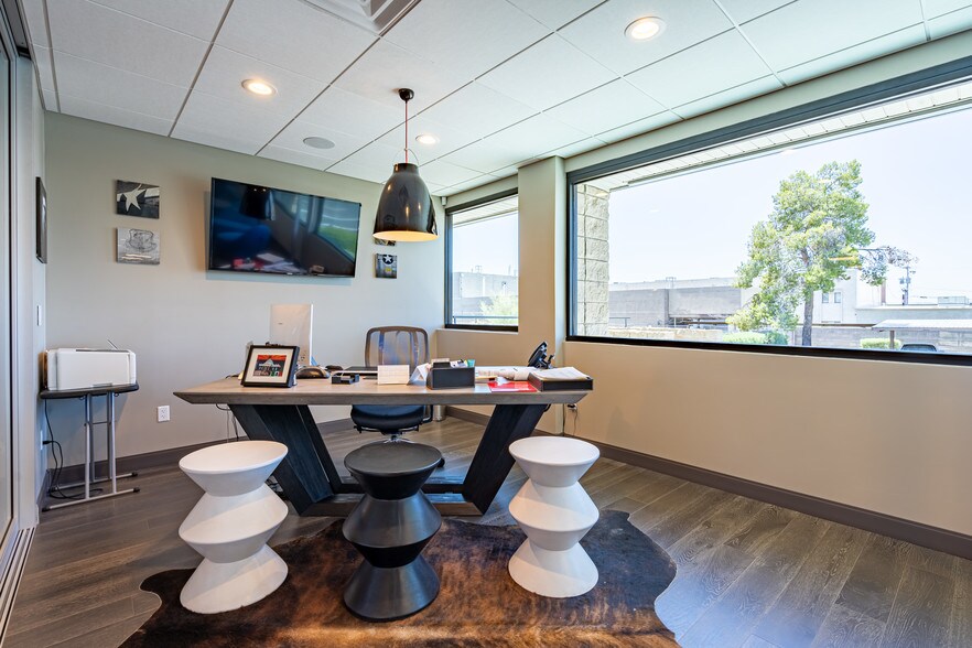 More Photos Of 531 E Bethany Home Rd, Phoenix Office For Sale