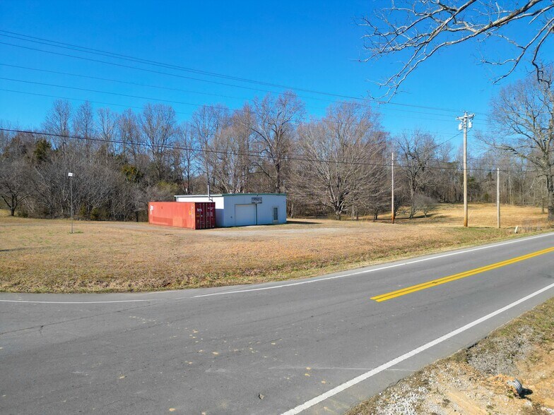 More Photos Of 2815 TN-49 Hwy, Charlotte Auto Repair For Sale