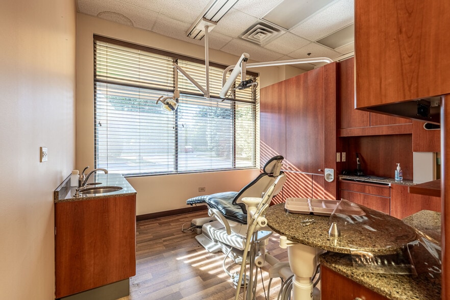 More Photos Of 644 Sheridan Rd, Winthrop Harbor Unknown For Lease