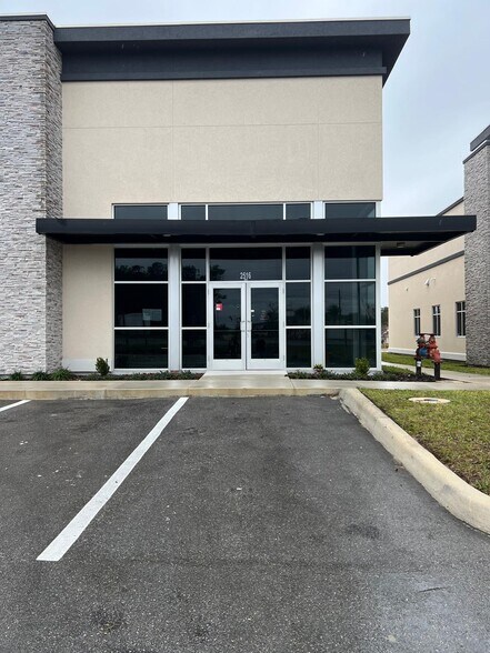 More Photos Of 2508 – 2516 Jacks Rd, Davenport Storefront Retail Office For Lease