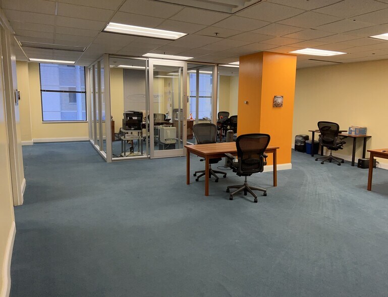 More Photos Of 211 W Wacker Dr, Chicago Office For Lease