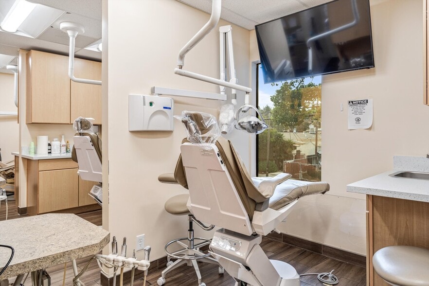 More Photos Of 1866 B St, Hayward Medical For Sale