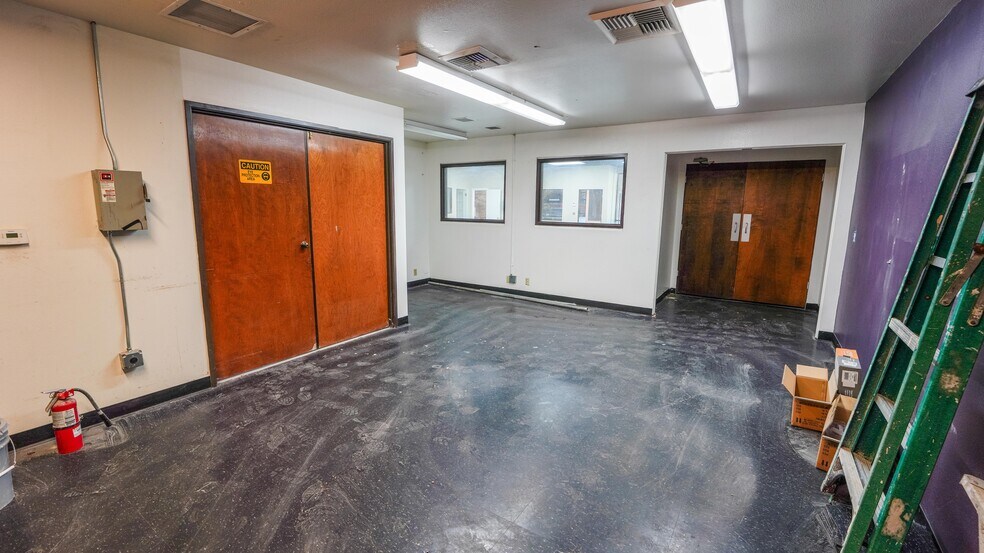 More Photos Of 1900 E Warner Ave, Santa Ana Light Manufacturing For Lease