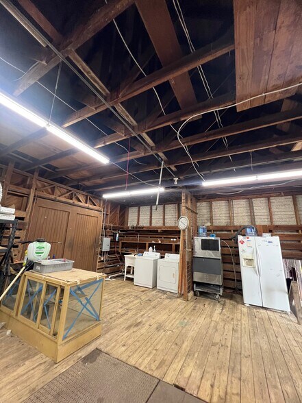 More Photos Of 11 E Texas Ave, Baytown General Retail For Sale